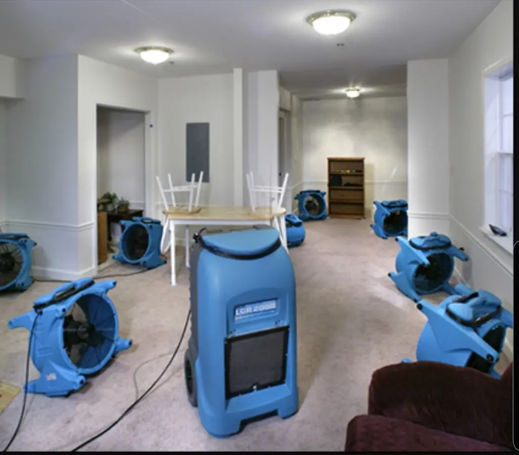 Air movers and dehumidifier setup for Water Extraction & Removal in Putnam